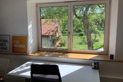 FixDesk im Open Space: Vollservice, Dach-Fachwerk & Obstgartenblick, Tübingen