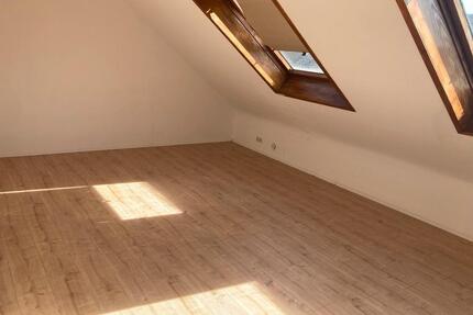 3-Zimmer Dachgeschosswohnung in Karlsruhe-Neureut ohne Provison
