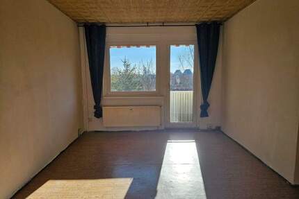 schöne 2-Raum Wohnung mit Balkon für Selbstrenovierer - Gröningen Großalsleben