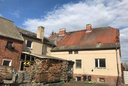 Großzügiges Bauerngehöft mit Wohnhaus und viel Nebengelass - Klietz