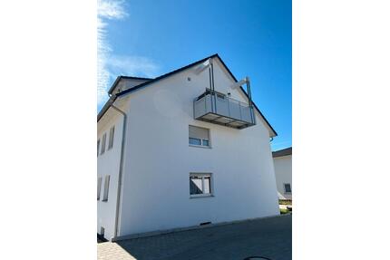 Neuwertige, großzügige 4-Zi-DG-Wohnung m. Balkon und top Energies - Schwarzenbruck