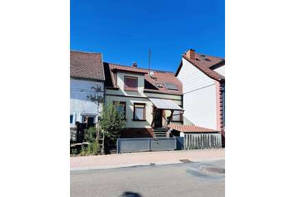 Haus zum Kaufen in Hütschenhausen 125.000,00 € 136.7 m²
