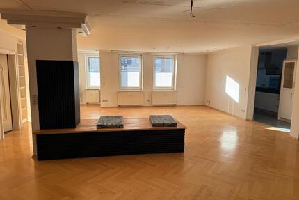 Wohnung in zentraler Lage - 1.500,00&nbsp;EUR Kaltmiete, ca.&nbsp; 185,00&nbsp;m&sup2; in Porta Westfalica (PLZ: 32457)