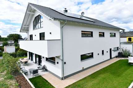 Haus zum Kaufen in Zwenkau 1.999.000,00 € 450 m²