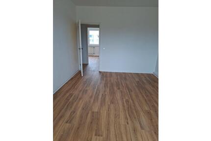 Helle 3-Zimmer-Wohnung mit Balkon und Einbauküche in Greifswald