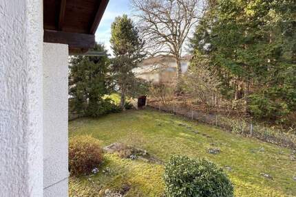 BERNRIED: ARCHITEKTENHAUS MIT ZWEI WOHNEINHEITEN UND IDYLLISCHEM GARTEN