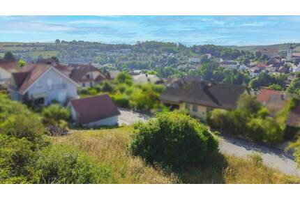 Genießen Sie die Sonnenseite: Baugrundstück mit Weitblick in Top-Lage von Arnstein
