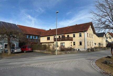 Idylle pur - Liebevoll ökologisch saniertes Zweifamilienwohnhaus mit Scheune und zwei Garagen zwischen Bamberg und Ku... - Kasendorf Azendorf