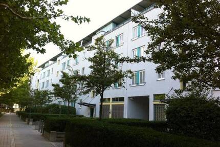 HELLES SINGLE-APPARTEMENT! Sonniger Balkon, Aufzug, Stellplatz uvm. in grüner ruhiger Stadtrandlage! - Schönefeld