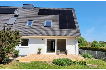 Moderne DHH mit Wärmepumpe, PV & Fußbodenheizung - Kernsaniert - Schönberg (Holstein)