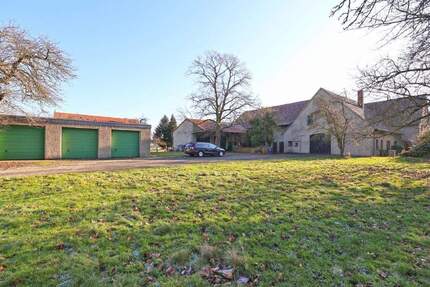 Ehemaliges landwirtschaftliches Gebäude mit etwa 2,5 ha Land - Lübbecke Stockhausen