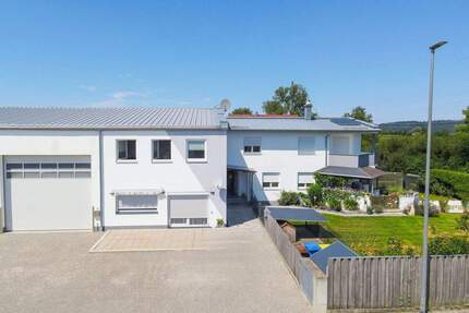 SOFORT BEZUGSFREI - Perfekte Kombination aus Wohnen & Arbeiten mit großzügiger Lagerhalle in Rehling