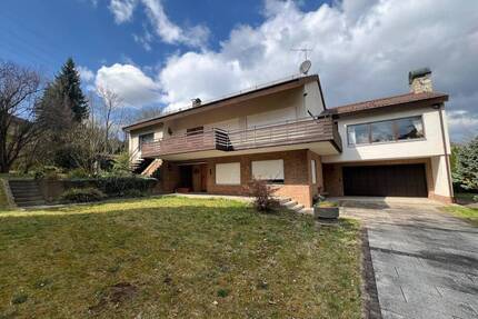 Einfamilienhaus mit Einliegerwohnung auf großzügigem Grundstück in Happurg