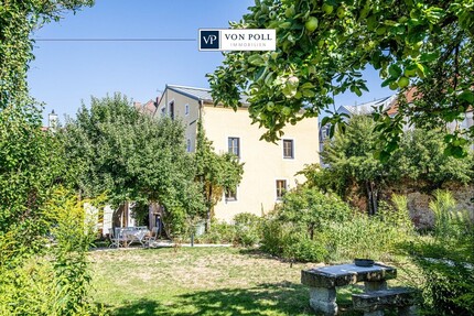 Ein Zuhause mit Geschichte, Charakter und mediterranem Gartenparadies mitten in Cham