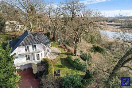 Stilvolle Großzügigkeit auf parkähnlichem Grundstück - Freistehendes EFH mit Galerie, Kachelofen und Lesumblick - Bremen St. Magnus