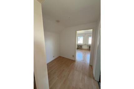 Helle & freundliche 2-Zimmer-Dachgeschoß-Wohnküche in Worringen - Köln Chorweiler