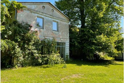 Historisches Gutshaus - 199.000,00&nbsp;EUR Kaufpreis, ca.&nbsp; 300,00&nbsp;m&sup2; in Dranske (PLZ: 18556)