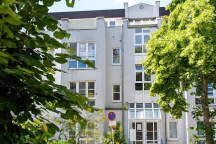 Investieren im Süden Berlins: Vermietete 2-Zimmer-Wohnung mit Balkon - nahe S-Bahn - provisionsfrei