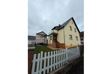 Eigenheim in ruhiger Lage - Haus mit Garten und Doppelgarage - Schöffengrund