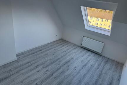 Modernes Wohnen unterm Dach - 995,00&nbsp;EUR Kaltmiete, ca.&nbsp; 110,00&nbsp;m&sup2; in Essen (PLZ: 45276) Stadtbezirk VII