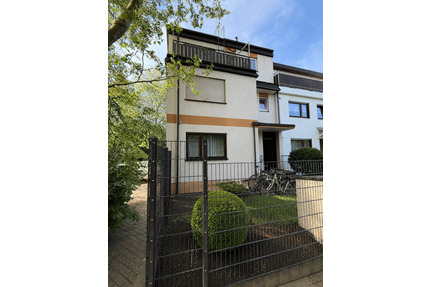 Gepflegte 2,5-Zimmer-EG Wohnung mit Südterrasse, Garten und Garage in Freiburg-Weingarten - Freiburg im Breisgau