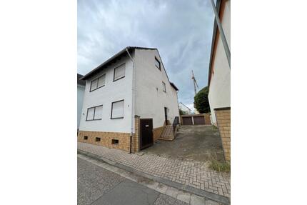 Großes 2 Familienhaus Privat mit Kellerwohnung, Hof und 2 Garagen - Altrip