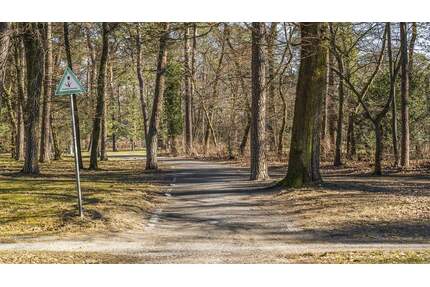 Wohnqualität auf neuem Niveau: Kernsaniert 2025 mit Südbalkon und Tiefgarage - Berlin Dahlem