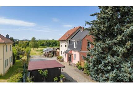 Großzügiges Doppelhaus auf. 2.956 m² Grundstück + Garten, Garage & Entwicklungspotenzial in Radebeul