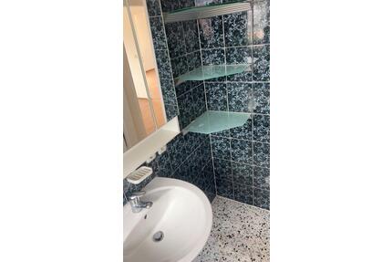 RUHIGE DACHGESCHOSS-WOHNUNG - 890,00&nbsp;EUR Kaltmiete, ca.&nbsp; 69,00&nbsp;m&sup2; in Poppenricht (PLZ: 92284)