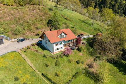 Zweifamilienhaus in unverbaubarer Hanglage - Oppenau