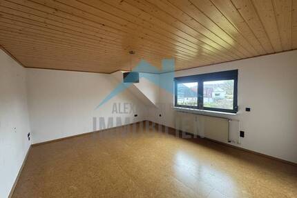 Gepflegte 3 ZKB-Dachgeschosswohnung in ruhiger Lage von Vellmar-Frommershausen!