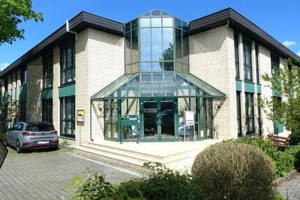 3 BÜRO- PRAXISRÄUME, niveauvoll, zentral und verkehrsgünstig gelegen in Bietigheim-Bissingen