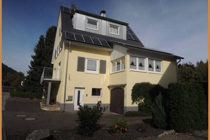 Eine Investition mit Zukunft: Vollmodernisiertes Wohn- und Geschäftshaus auf großzügigem Grundstück! - Zell am Harmersbach