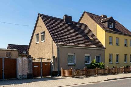 Haus zum Kaufen in Bitterfeld-Wolfen 89.000,00 € 99 m²