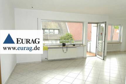 N-Werderau: Schöne 3-Zi-Whg. im 1.OG eines 3-FH, großer Balkon, Blick ins Grüne, Garage, 2 Keller - Nürnberg