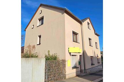 Mehrfamilienhaus mit Nebengebäude und 2 Garagen - Stollberg (Erzgebirge)