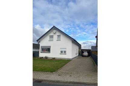 Wohnen in Steinheim-Bergheim - modernes Haus in ländlicher Umgebung