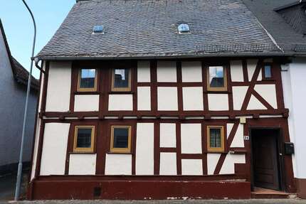 Haus zum Kaufen in Greifenstein 69.000,00 € 168 m²