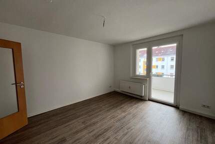 Sonne mit Balkon.. ..helle, moderne 3 Zimmer-Wohnung.. Einbauküche gegen Aufpreis möglich . sofort einzugsfertig - Zwickau Marienthal