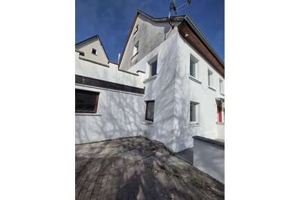 Haus zum Kaufen in Dürbheim 99.999,00 € 139.68 m²