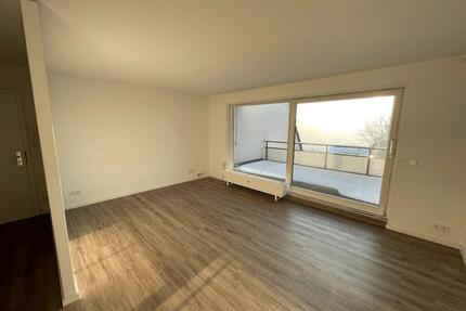 Helle und offene 4 Zimmer-Wohnung mit Balkon und Fernsicht - Esslingen am Neckar Hegensberg