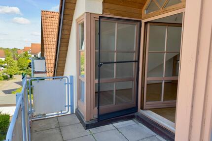 Lichtdurchflutete Dachgeschosswohnung mit großer Loggia im Grünen - Leegebruch