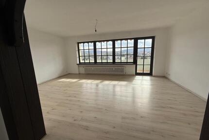 4 ZKB, 100 m², Balkon, Gäste-WC, Stellplatz, provisionsfrei - Sankt Ingbert
