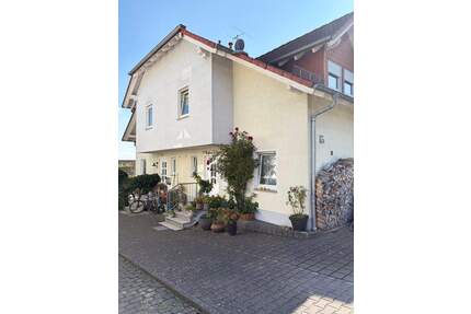 Sonnige Doppelhaushälfte - 575.000,00&nbsp;EUR Kaufpreis, ca.&nbsp; 130,00&nbsp;m&sup2;&nbsp;Wohnfl&auml;che in Wettenberg (PLZ: 35435) Launsbach