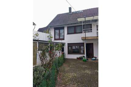 Haus zum Kaufen in Rodheim v.d.H. 405.000,00 € 315 m²