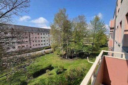 Tolle 3-Zimmer-Wohnung in guter Lage mit Einbauküche und Balkon, sofort einzugsfertig - Zwickau Pölbitz