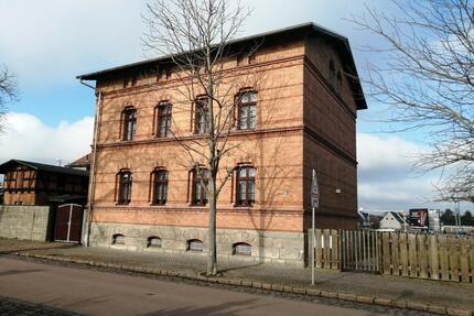 Dreifamilienhaus mit Nebengelass und großem Grundstück - Nienburg (Saale)