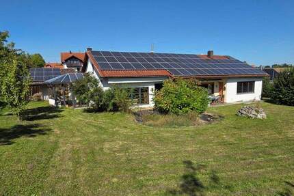 Gepflegtes 1-FH mit zwei Garagen in Mallersdorf-Pfaffenberg