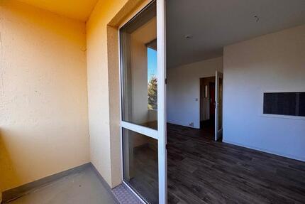 Große 3-Zimmer-Wohnung in Suhl – 78 m², 2 Balkone, Küche mit Fenster, 3. Etage ohne Aufzug