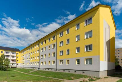 Helle 4-Raum-Wohnung mit Badewanne und Balkon. - Schönebeck (Elbe)
